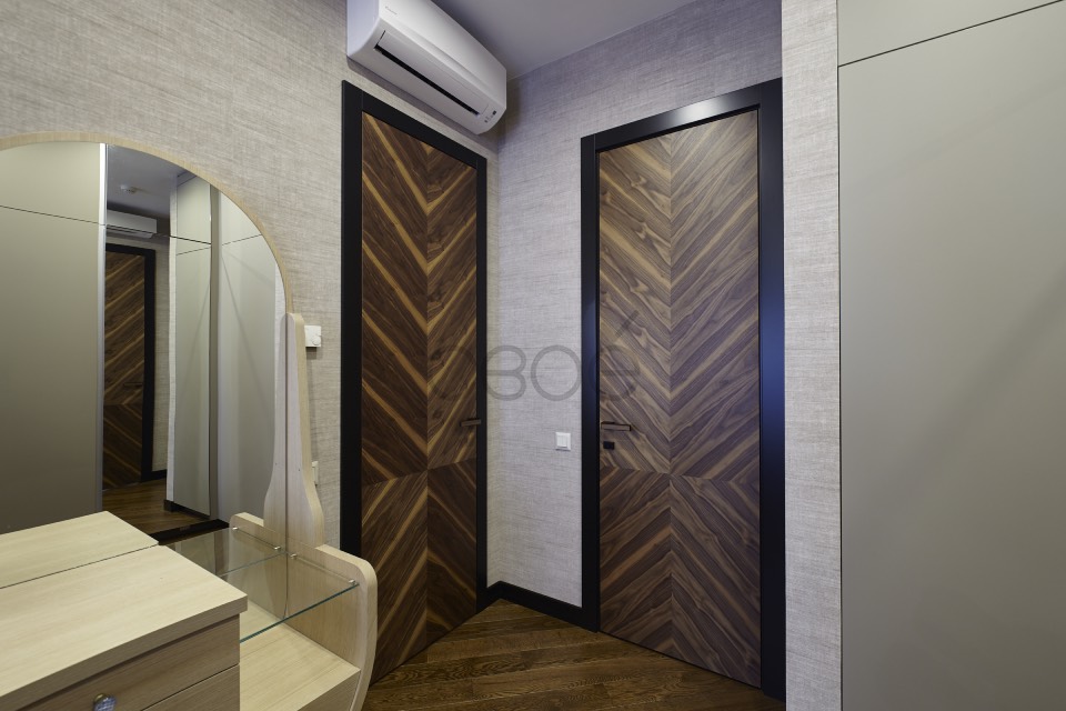 Шпонированные двери Невада в апартаментах в Сочи