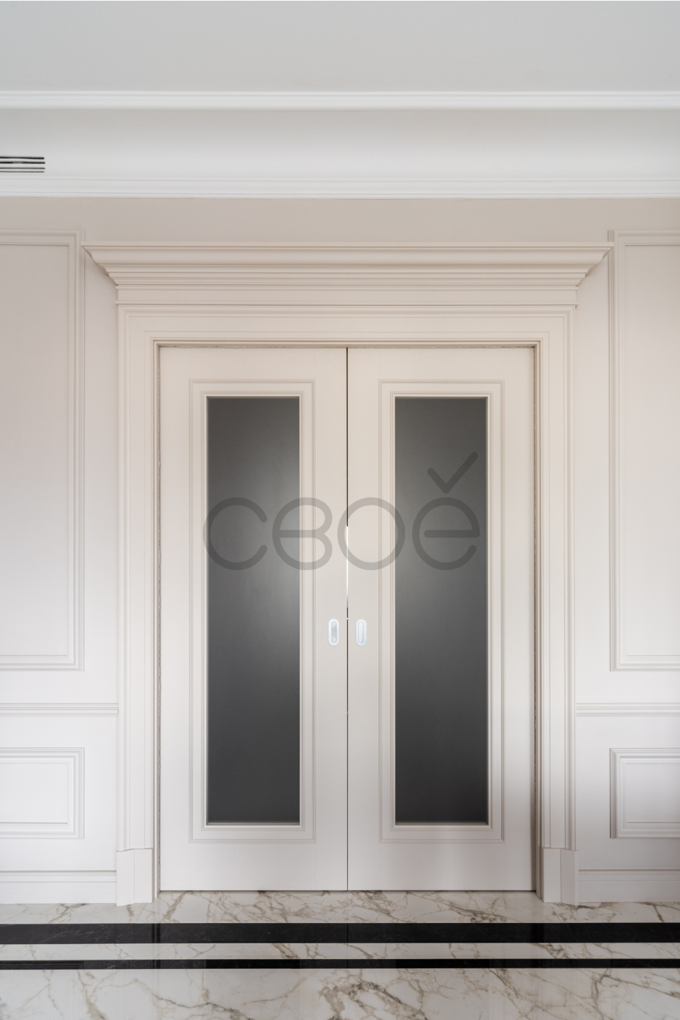 Классические двери – сочетание современного креатива и дворцового шика