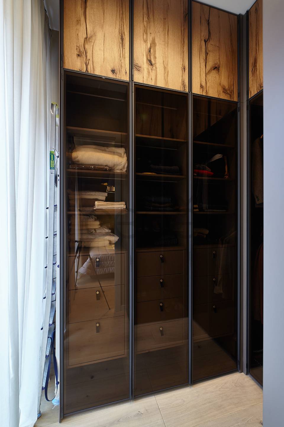 Шпонированные двери Дейнтри с отделкой ретро дуб для современного интерьера